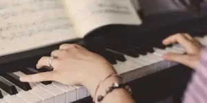 aprender curso aprender a tocar piano desde cero-academia-entrenamiento